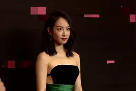 宋茜红毯生图差距大！胸部被勒出赘肉，再遭网友吐槽：一言难尽图片