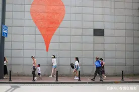 武汉这处网红摄影打卡地火了，许多妹纸不顾夏季高温前来拍照打卡图片
