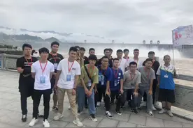 三峡大坝旅游区迎来今年首个跨省旅行团图片