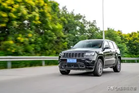 新车｜大排自吸魅力依旧 且开且珍惜 试驾大切诺基80周年纪念版图片