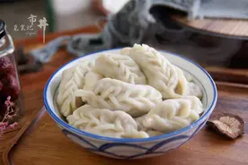 冬至节，“猪肉白菜馅”饺子的传统老做法，饱满多汁，白菜不出水图片