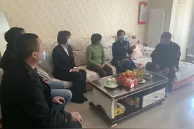 延期回国，继续坚守！ 唐山市人民医院领导视频连线援尼医师王磊并慰问其家属图片
