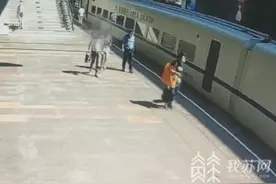 看短视频怀疑女友出轨 男子大庭广众咬伤女友耳朵图片