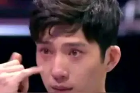 井柏然：襁褓时遭父母抛弃，由奶奶捡废品带大，成名后父母来认亲图片