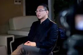 从央视名嘴到“阶下囚”，当红央视主持人赴美 还被称为好男人？图片