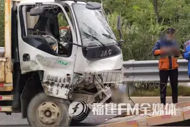 突发！“砰”~福州陈先生：整辆车“飞”了出去图片