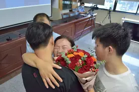 儿子被拐22年，她崩溃到正想跳楼，这时厚街警方来电…图片
