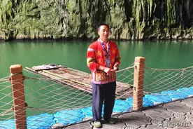 中国最牛“蜘蛛人”，百米峭壁徒手攀岩掏燕窝，与10万只燕子为伴图片