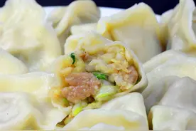 做白菜馅饺子，白菜不用盐杀水，多做一步，口感好鲜味足，不出水图片