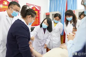 “醒脑开窍”针刺法在兰州市中医医院传承—卞金玲教授定期来我院巡诊为中风偏瘫患者送福音图片