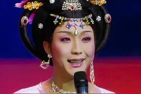 41岁李玉刚18字回应为何不结婚？11岁“混血女儿”颜值抢镜图片