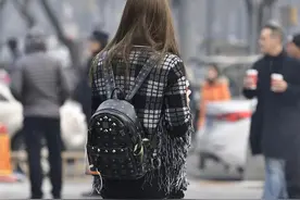 “光腿神器”搭配长靴，修身又保暖，穿出时尚精致的美图片