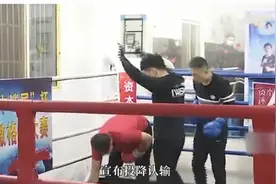 能单臂举起百斤杠铃的太极大师惨遭KO！在王八拳面前不堪一击图片