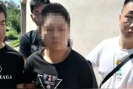 瞧这一家子，和父母一起制售假冒避孕套被抓获，现场查获10000盒图片