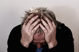 心理学：当你这些地方难受时，往往是潜意识下情绪导致，要调整图片