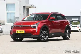 续航里程大增？哪吒U即将搭载固态电池，年底量产500辆图片