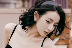 热巴“纯天然美貌”实锤，10岁跳舞视频曝光，五官精致身姿苗条图片