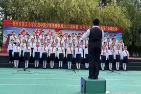 市第五小学举行庆祝中国少年先锋队成立72周年暨“少年少年 祖国的春天”合唱比赛图片