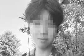 陕西一大学生与父亲通话10分钟后小区8楼坠亡，生前曾遭同学殴打？警方介入调查图片