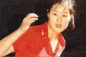 她在首都机场当众宣布终生不再碰乒乓球，只因8年被迫5次让球图片