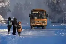 纪录片《翻山涉水上学路》上渴望“知识改变命运”的孩子图片