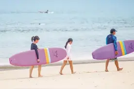 中国冲浪第一村！三亚后海冲浪火“出圈”图片