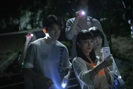 霸占票房冠军多日，真实事件改编，融合校园与民间传说的恐怖爽片图片