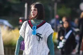 短脖子粗脖子应该看看的V领穿搭，打造天鹅颈不在话下，来试试图片