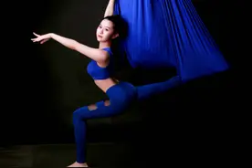 空中瑜伽魅力女神，她用运动治愈身体和心灵，是真正意义上的导师图片