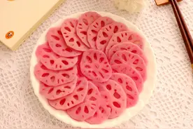 莲藕换个吃法，不炒不炖，泡一泡就上桌，老公：这菜能吃吗？图片