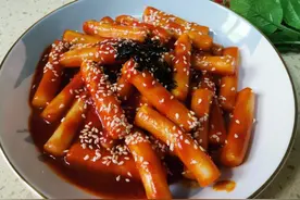 想吃韩式辣炒年糕不用买，在家就能做，软糯入味有嚼劲，非常简单图片