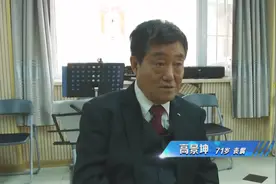 大爷好心送相亲对象回家，没想到她却嫌车破，大爷：让她自己玩去图片