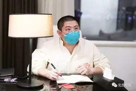 大男生也穿纸尿裤！24小时不眠不休，病房里的他们闪闪发光图片