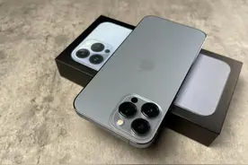 三星发布顶级折叠屏手机，比iPhone 13 Pro Max贵，网友：还没华为贵图片