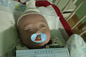 5个月大婴儿摔成脑损伤，爸爸曾“狠心”抱回家图片