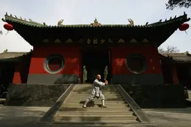 少林寺门票年入过亿，释永信称每月工资700，出门却开着豪车图片