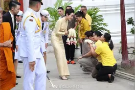 泰国国王恢复诗妮娜王室头衔话题登热搜榜第一名图片