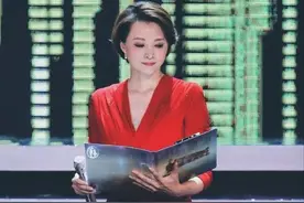 40岁的女人，夏天再热也不要穿短裤，学董卿这样穿，很显气质图片