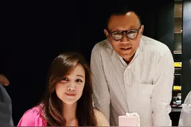 王馨平低调庆祝53岁生日，晒与富商丈夫温馨合照，结婚20年无子女图片
