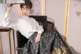 最近火了一种穿法叫“上半身西装，下半身汉服”，时尚又高级图片