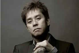 谭咏麟曾劝他不要唱歌，黄家驹也不看好的他，后来在歌坛光芒万丈图片
