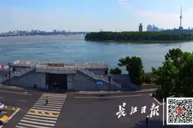 早安武汉丨长江2号洪水过境武汉，为何水位缓慢下降？图片