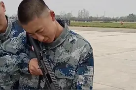 QBZ191步枪新姿态：短突枪管加超大号消音器，热成像瞄镜一同亮相图片
