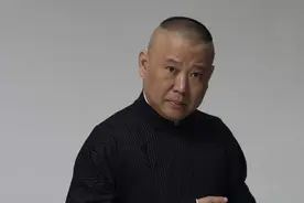 玻璃柜里生活，被人当猴耍，你不知道郭德纲成名前的卑微过往...图片