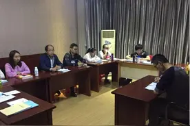 公务员面试问“父母工作”，普通考生憨憨回答，聪明考生这样说图片