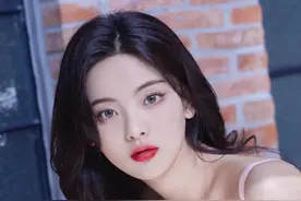 90后女星杨超越写真合集：清新甜美、眉清目秀图片