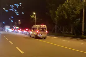 27岁当红男星被曝录节目时骨折，遭救护车紧急拉走，现场图曝光图片