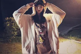 关晓彤2米长筷子腿真的过于优秀，看到私服果然是比伯铁粉没跑了图片