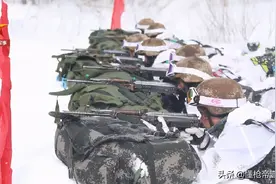 中国精锐雪地特战旅又换上81杠？疯狂暗示“打钱”？图片