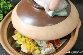 广东人焗鱼真有一套，一锅做2味，6分钟出锅，漂亮好吃待客有面子图片